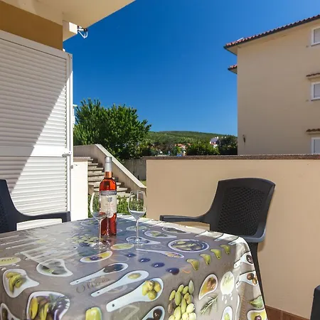 Isabela By El-pi Tours *