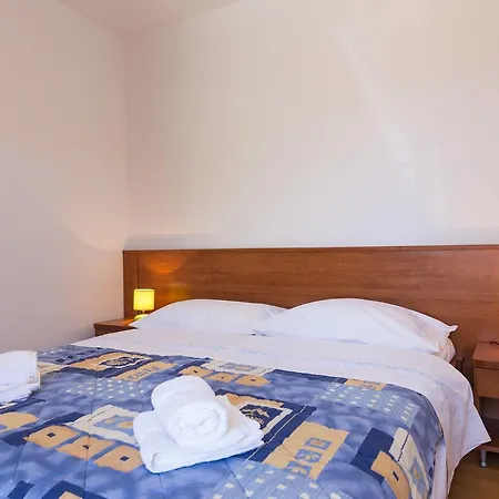 Isabela By El-pi Tours *