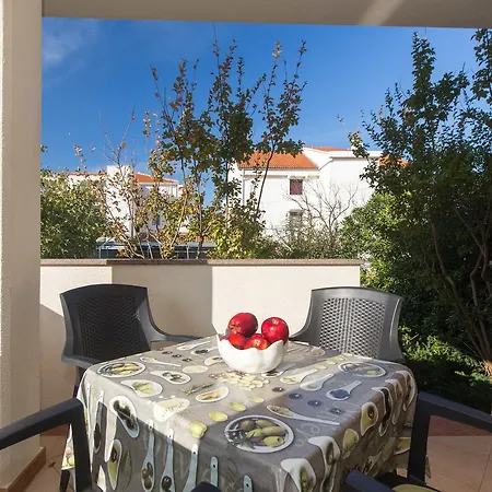 Apartment Isabela By El-pi Tours *