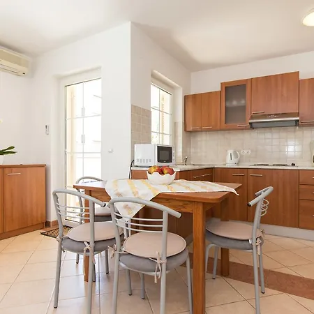 Apartman Isabela By El-pi Tours *