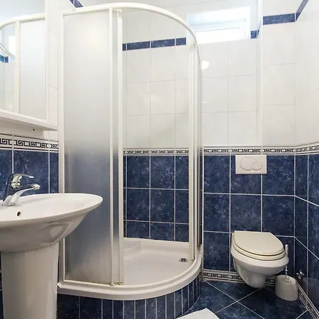 Isabela By El-pi Tours *