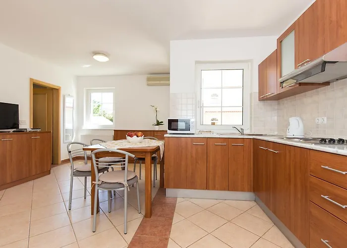 Isabela By El-pi Tours شقة