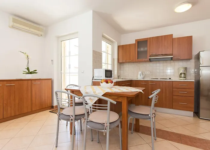 شقة Isabela By El-pi Tours *