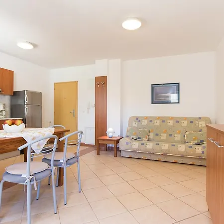 Isabela By El-pi Tours * Punat