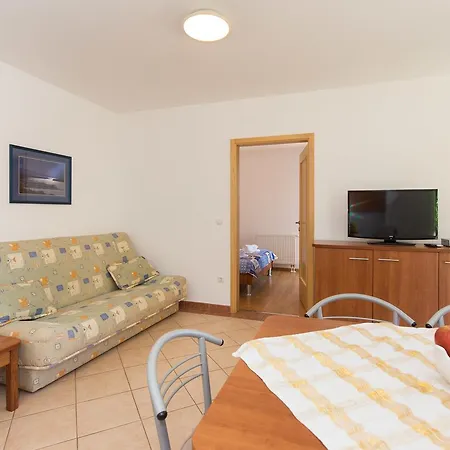 Isabela By El-pi Tours *