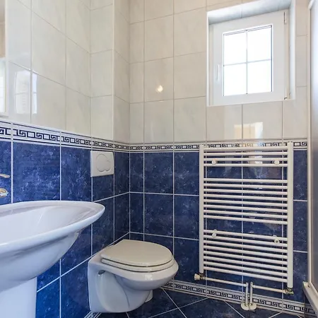 Isabela By El-pi Tours *